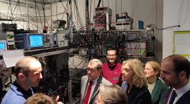 Visite Elisabeth Borne - Nobel 2022 - Labo